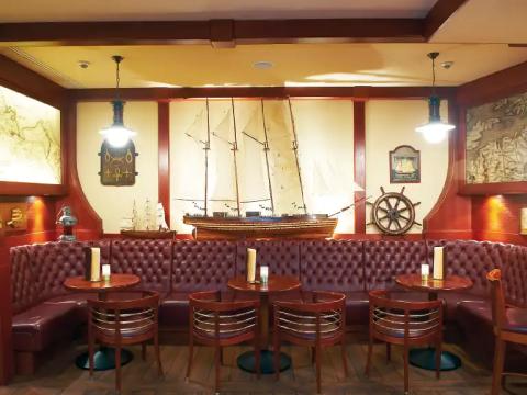 Im Ambiente eines alten Segelschiffs Im Ambiente eines alten Segelschiffs