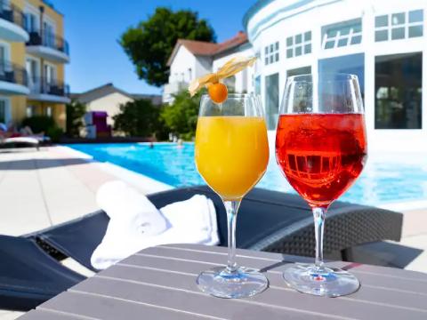 Entspannte Stunden am Pool