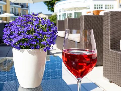 Farbenpracht in der Sommer-Lounge