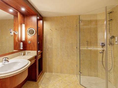 Badezimmer mit Dusche Badezimmer mit Dusche