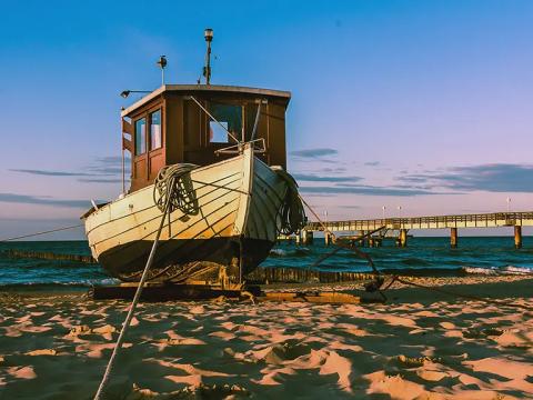 Fischerboot am Strand