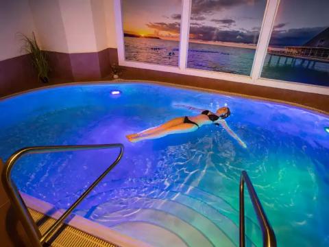 Einzigartig: Das Salzwasserschwebebad Einzigartig: Das Salzwasserschwebebad