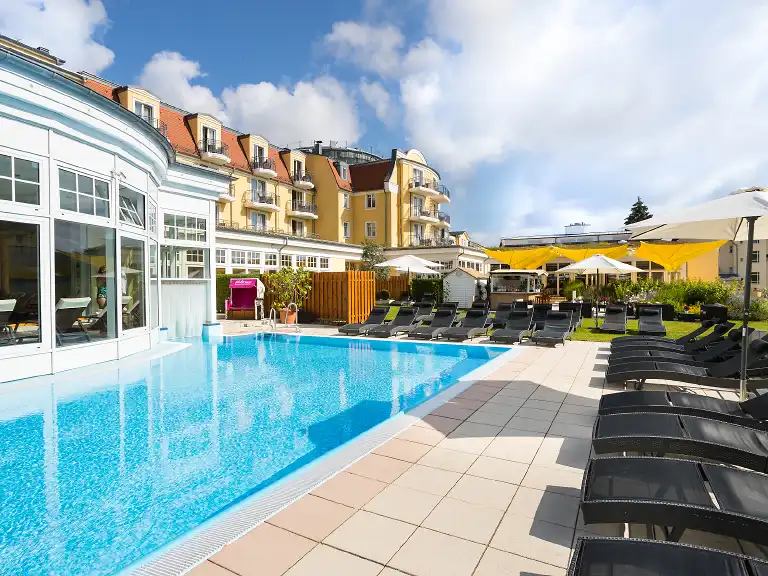 Gemeinsame Stunden am Pool