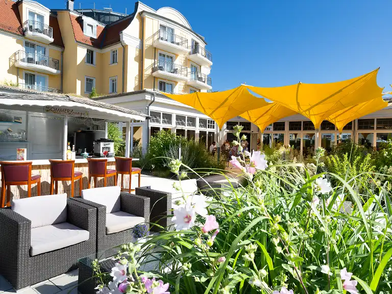 Sommer-Lounge und Sonnenterrasse