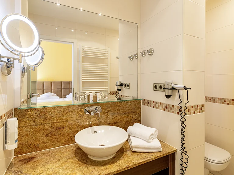 Modern renoviertes Badezimmer