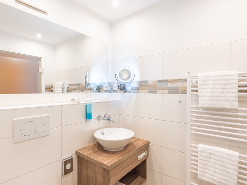 Modern saniertes Badezimmer
