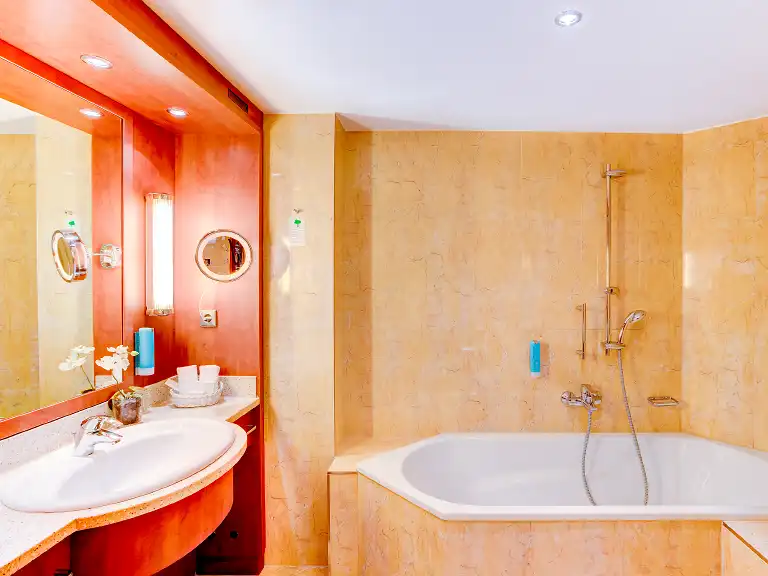 Bad mit Wanne oder Dusche